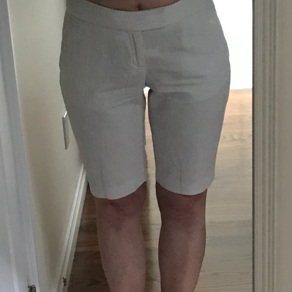 Banana Republic Bermuda Shorts - Picture 4 of 4